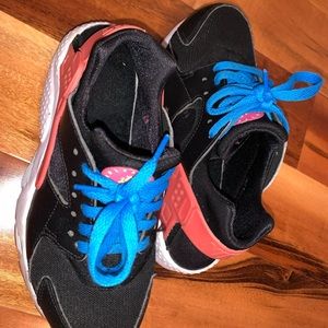 Nike huaraches in great condition. Supper cute